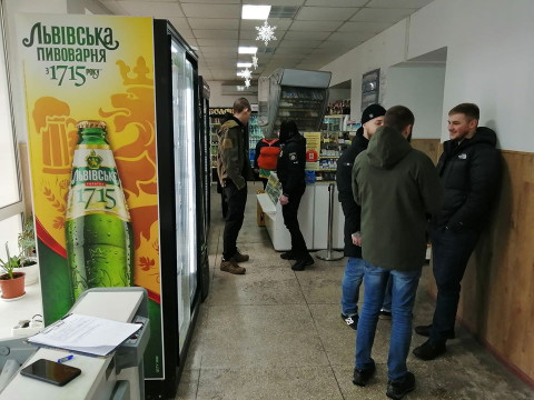 У Києво-Святошинському районі відбулися обшуки стосовно продажу алкоголю неповнолітнім (ФОТО)