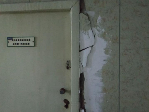 В Обухові на очах розсипається лікарня (ФОТО)