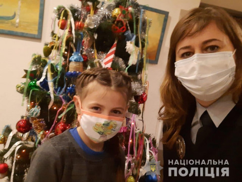 На Київщині поліцейські подарували дітям унікальні захисні маски (ФОТО, ВІДЕО)