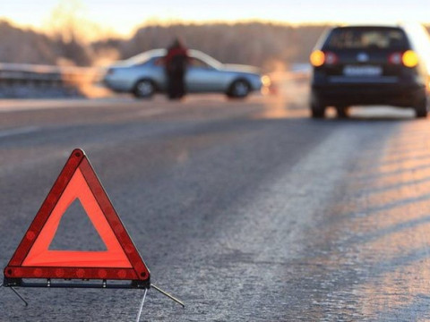 У Борисполі п’яний водій врізався в припарковане авто (ФОТО)