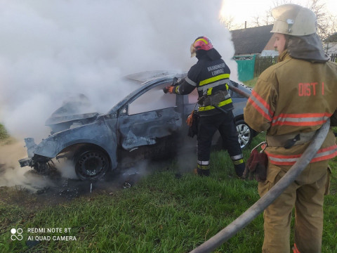 У Васильківській громаді з палаючого автомобіля витягнули тіло водія