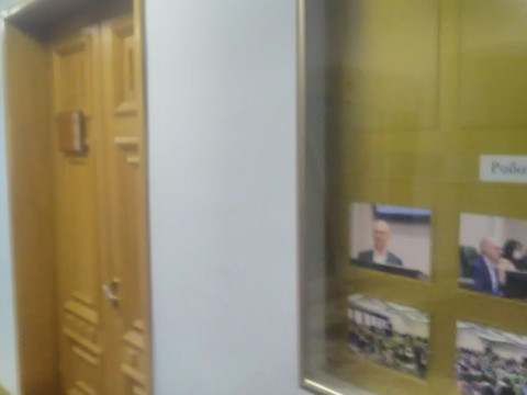 Фото дня: приймальня голови Київської обласної ради зачинена у робочий час у будній день