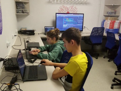 У Козинській ОТГ працює молодіжний центр, де дітей вчать створювати сайти