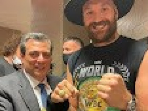 Ювелір із Білої Церкви виготовив перстень для чемпіона WBC Тайсона Ф'юрі