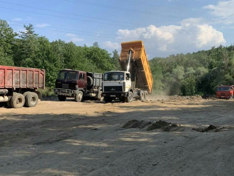Скандальний забудовник Мартинов розпочав незаконне будівництво в Чабанах (ФОТО)