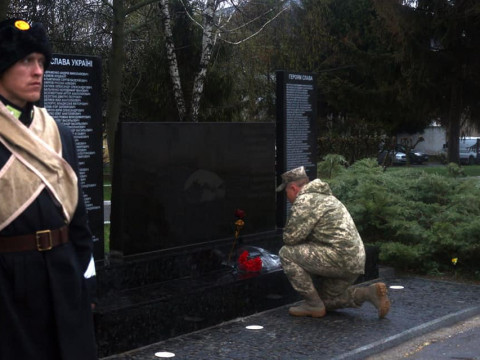 Військовослужбовці 72-ї ОМБр відкрили меморіал пам'яті загиблих учасників АТО