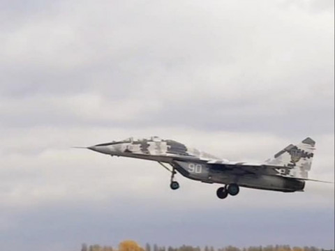 У Василькові авіатори 40 БрТА провели льотну зміну в складних метеоумовах (ФОТО)