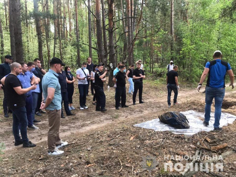 Подвійне вбивство у Славутичі: чоловік закопав тіла жертв у лісі (ВІДЕО, ФОТО)