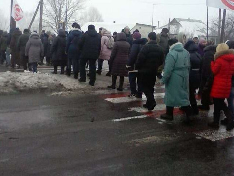 Під Києвом місцеві жителі влаштували пікет проти шкідливого підприємства (ВІДЕО)
