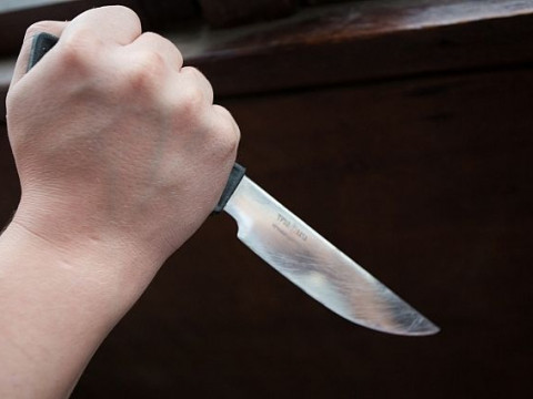 У Білій Церкві накинулися на чоловіка з ножем посеред вулиці