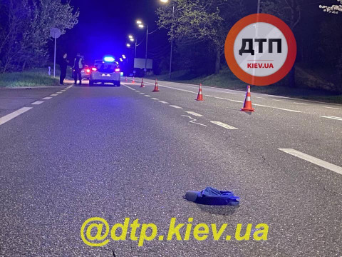 Під Києвом водій збив чоловіка та втік із місця ДТП (ФОТО)