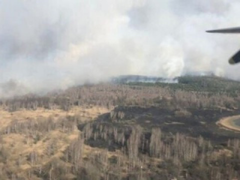 Масштабну пожежу в Чорнобильській досі не загасили