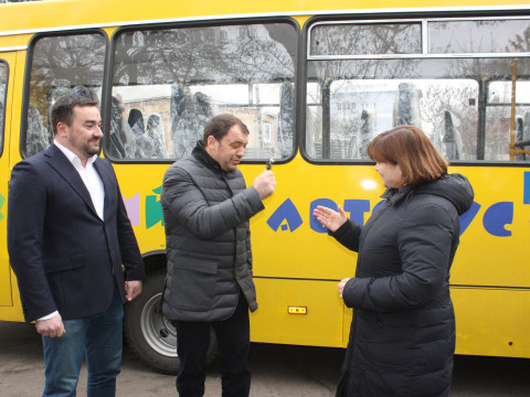 Для учнів чотирьох сіл Бориспільського району купили автобус за два млн грн