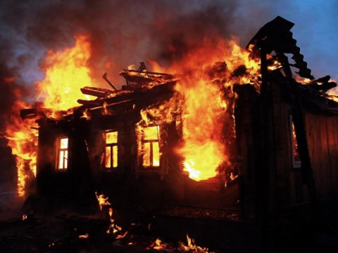 День на Бориспільщині почався з вогню: горів житловий будинок