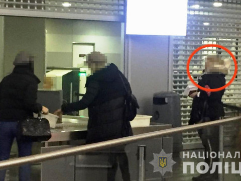 У "Борисполі" затримали іноземку, яка вербувала українських жінок у сексуальне рабство (ФОТО)