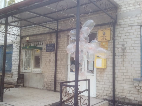 Сільську раду на Бориспільщині обвішали презервативами (ФОТО)
