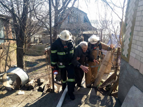 У Тетієві пожежники врятували з вогню чоловіка, який має вади зору 