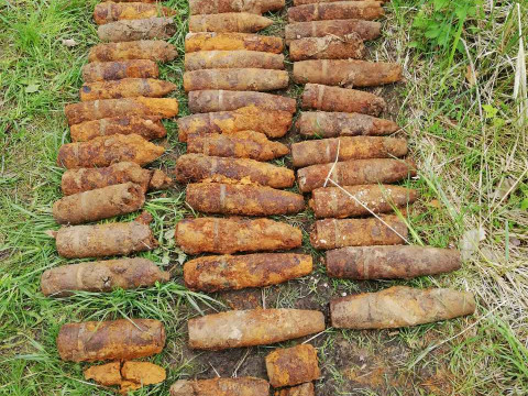 У Фастівському районі знайшли арсенал артилерійських снарядів (ФОТО)