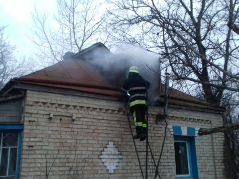 У Баришівському районі через несправне пічне опалення загорівся будинок