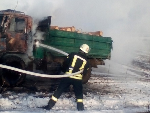 На Обухівщині загорілася вантажівка з дровами 