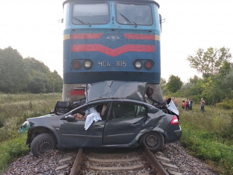 Рятувальники повідомили подробиці зіткнення потяга з автомобілем поблизу Кагарлика (ФОТО)
