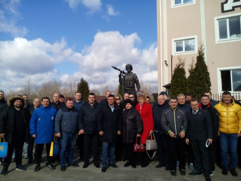 У Києво-Святошинському районі вшанували українських добровольців (ФОТО)