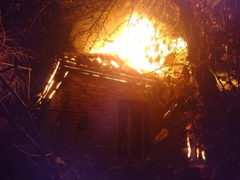 На теренах Броварського району спалахнув будинок 