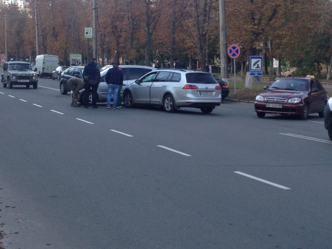 Хотів ризикнути, але "влетів" на гроші: у Броварах сталася ДТП (ФОТО)