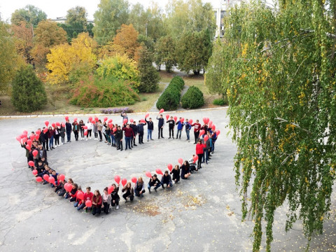 Студенти з Таращі взяли участь у флешмобі "Подаруй дитині серце" (ФОТО)