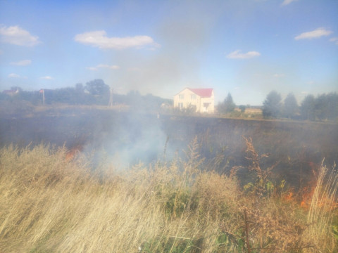 Макарівщина у вогні: масово горіла трава й торф