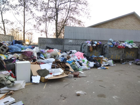 Місто Буча "потопає" у смітті (ФОТО)