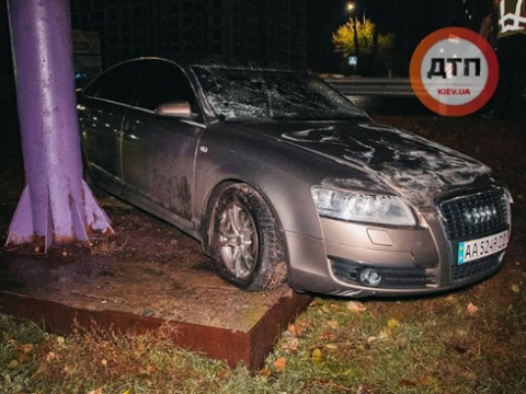 У Києво-Святошинському районі автівка злетіла в кювет (ФОТО)