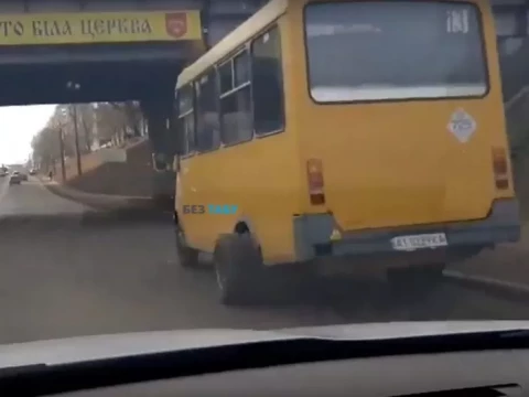 У Білій Церкві в маршрутки відвалилося колесо під час руху (ВІДЕО)