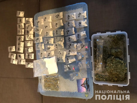 На Київщині у молодих наркоторговців вилучили продукції на 1,2 млн грн (ВІДЕО)