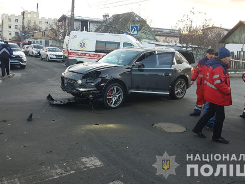 У Бучі сталася ДТП за участі авто Porsche: загинули двоє пасажирів маршрутки (ВІДЕО)