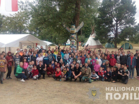 Поліцейські Броварщини провели оздоровчу зарядку для дітей (ФОТО)