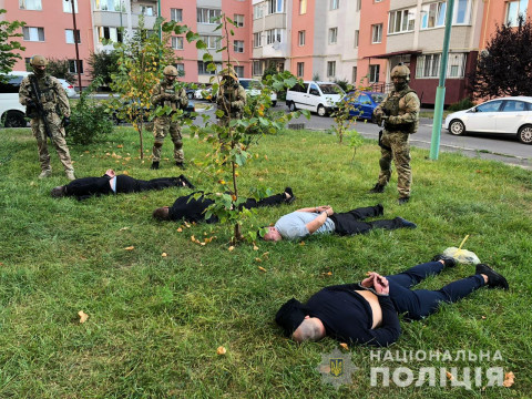 Поліція Київщини затримала учасників банди, що нападали на помешкання людей (ФОТО)