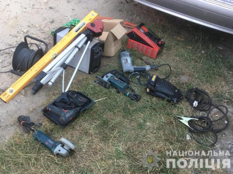  Під Києвом чоловік вкрав з гаража будівельне обладнання (ФОТО)