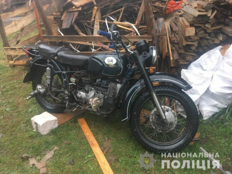 У Васильківському районі двоє молодиків побили чоловіка та пограбували його