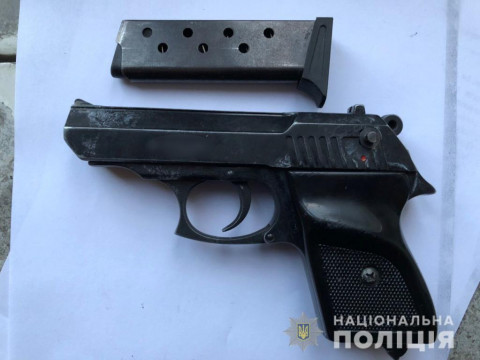 У Броварському районі троє озброєних молодиків пограбували АЗС (ВІДЕО)