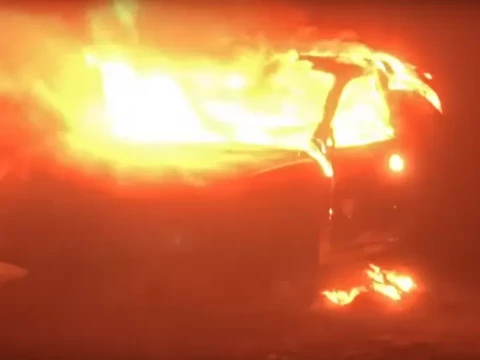 У Білій Церкві спалили авто на знак протесту проти нового закону (ВІДЕО)
