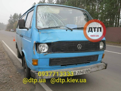 На Київщині під колесами мікроавтобуса загинув 19-річний хлопець (ФОТО)