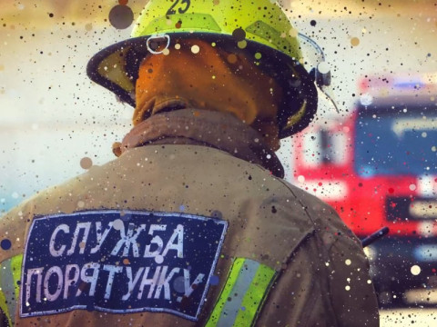 На Фастівщині під час гасіння пожежі рятувальники знайшли тіло чоловіка
