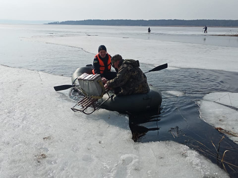 У водоймі на Переяславщині відколовся лід із шістьома рибалками (ФОТО, ВІДЕО)
