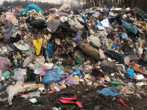 У Пристоличній громаді ліквідують незаконне сміттєзвалище