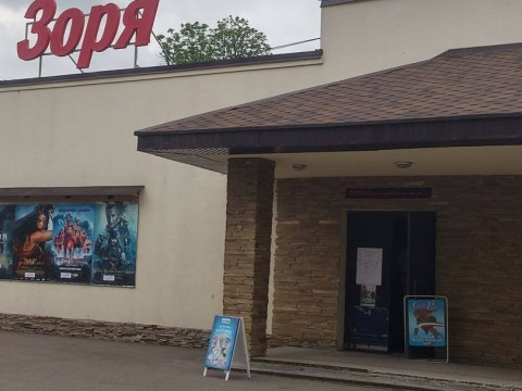 Заробітчани в Узині розгромили місцевий кінотеатр (ФОТО)