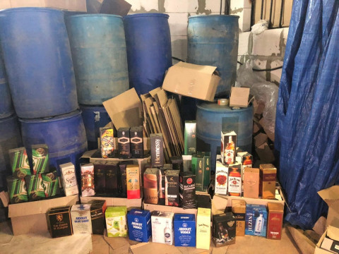 На Київщині ліквідували виробництво "паленого" алкоголю