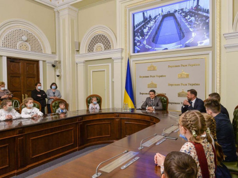 Разумков зустрівся з членами обласної ради дітей Київщини