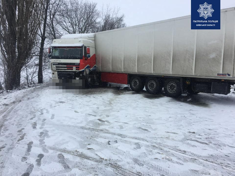 На Бориспільщині сталася чергова ДТП: рух заблоковано (ФОТО)