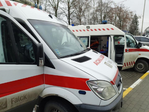 У Гостомелі медикам подарували два автомобілі, котрі допоможуть рятувати людей (ФОТО)
